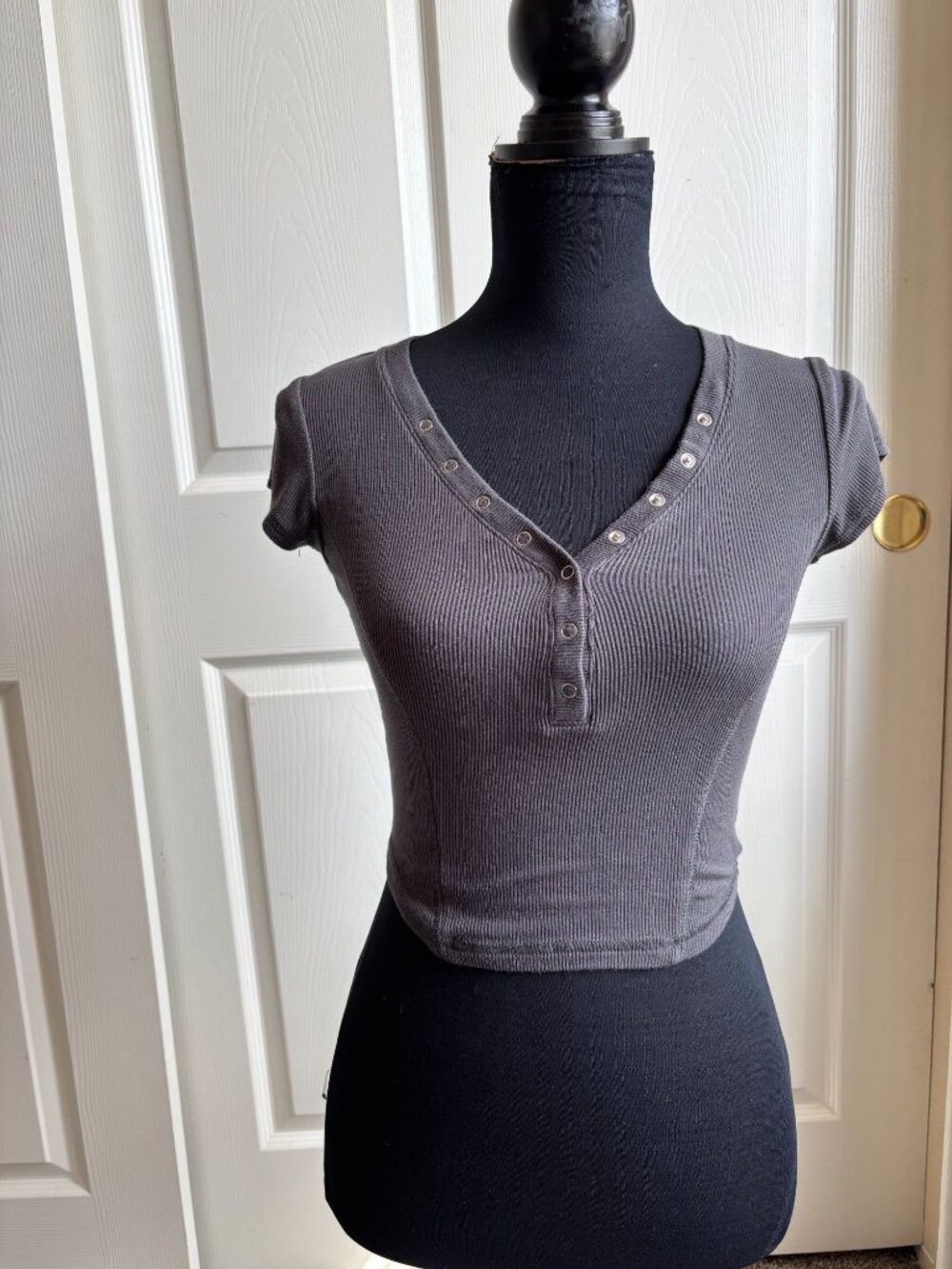 Garage Ribbed Snap-Front Crop Top | Size P/S (Small)